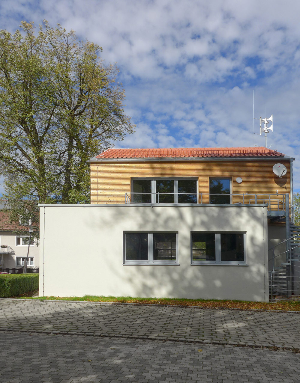 Moderner Zweckbau Feuerwehr Pellheim | Gebäuderückseite